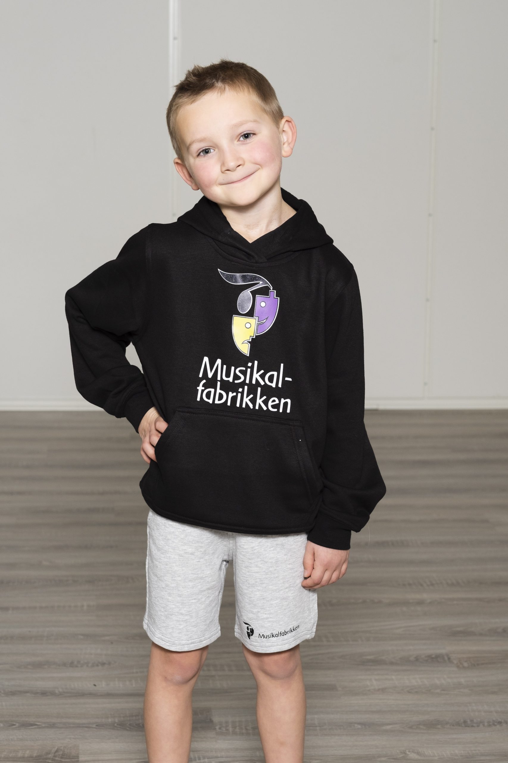 MF hoody fargelogo - junior