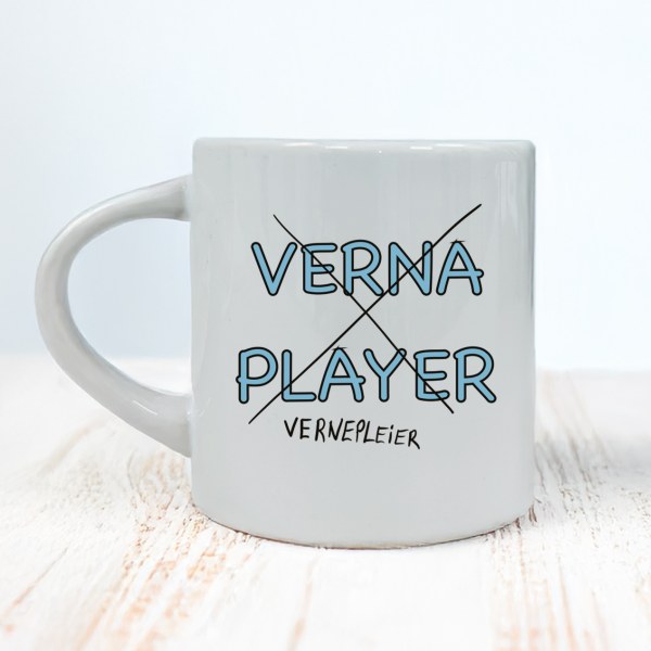 Verna Player – morsom kaffekopp til vernepleier (180 ml)